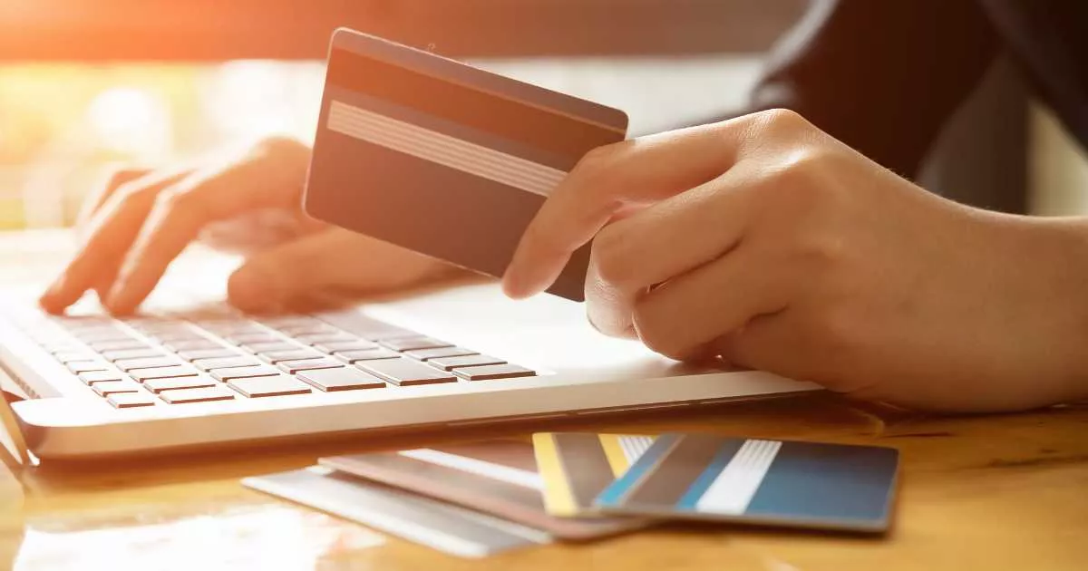 Jak dlouho trvá převod peněz mezi bankami v roce 2025?
